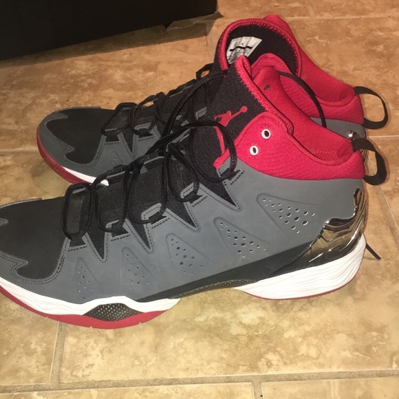 • 2 pairs of Jordans & 1 pair of Timberlands male - Picture 3 of 8